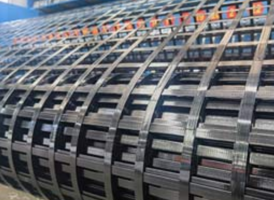 鹿泉钢塑土工格栅：基建“隐形脊梁”的绿色智造与长寿命进化论